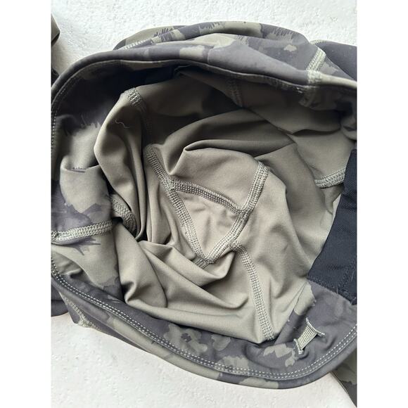 Vuori Stride Legging Womens XS Camo Oregano Green 7/8 Workout Activewear Gym - Picture 9 of 9